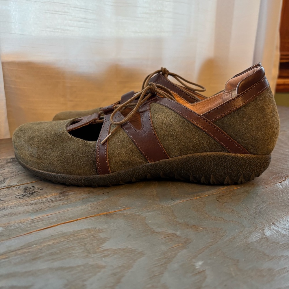 Like new Naot Timu Oily Olive Suede lace up Maryjane | size 41